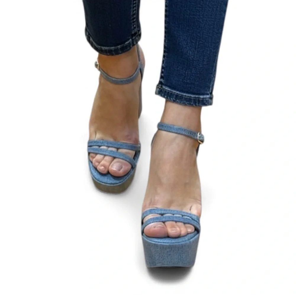 Denim Sandals NWT Gianni Bini Size 8